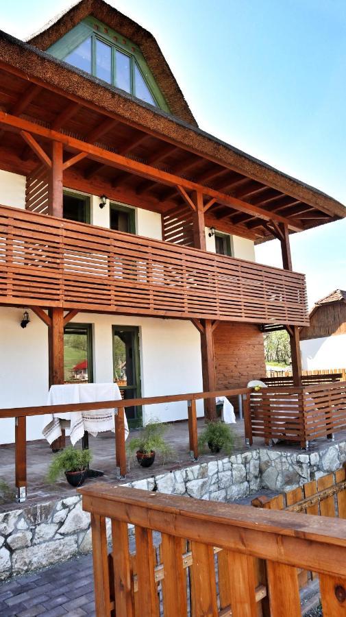 Pensiunea Nadas Panzio Sic Ngoại thất bức ảnh